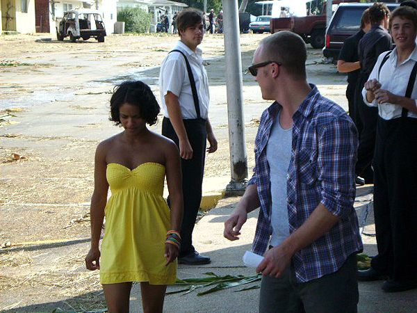 Kandyse McClure as Vicky and David Anders as Burt